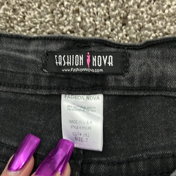 Distressed Jeans - Picture 6 of 6